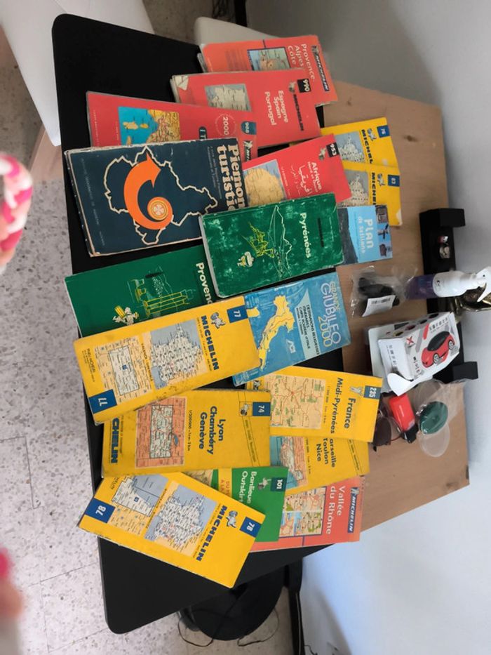 Lot de 18 cartes routières mtv