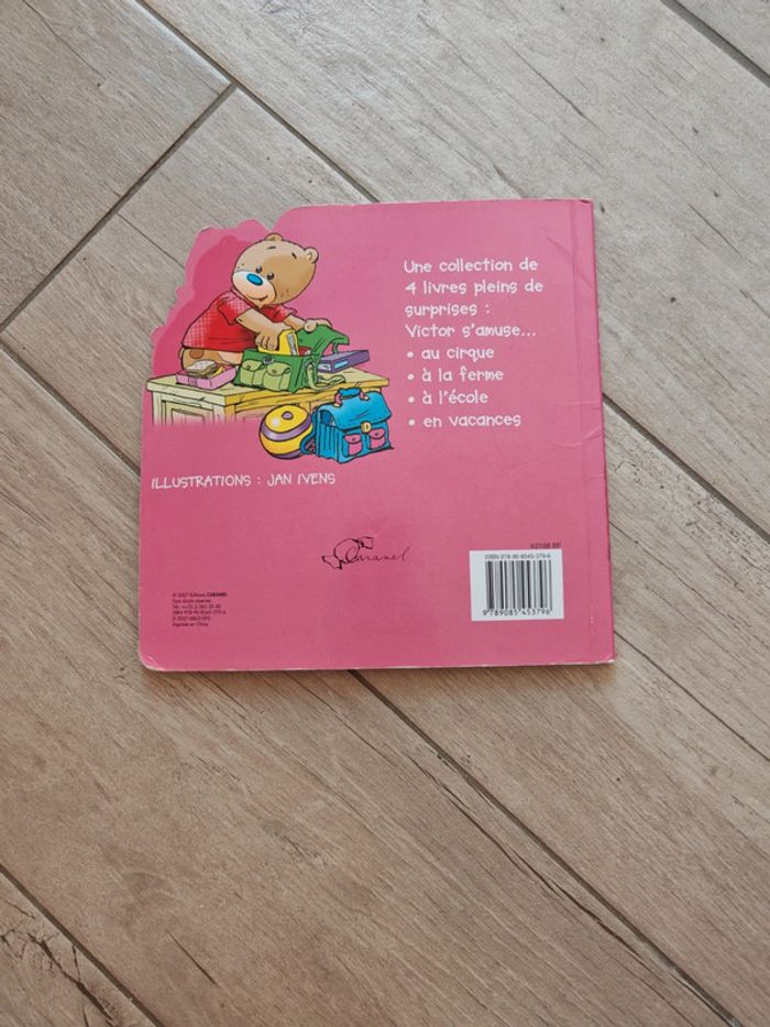Livre cartonné bébé Victor s'amuse à l'école - photo numéro 2