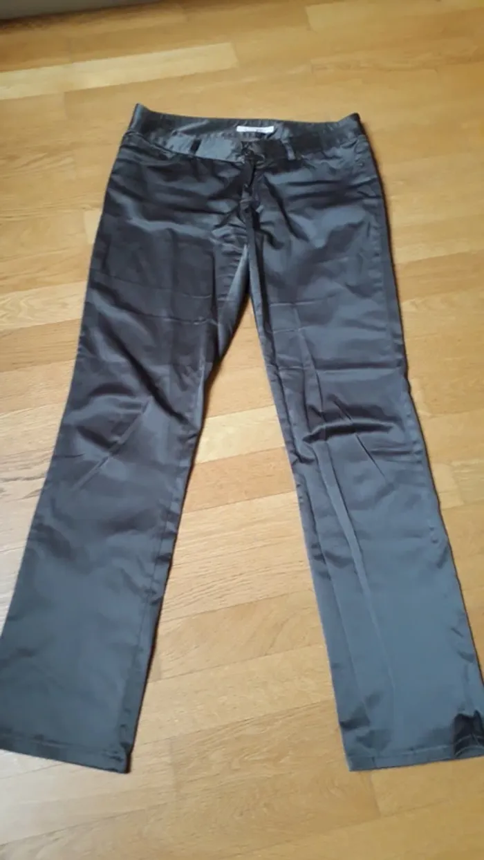 Pantalon Zara kaki t40 satiné
