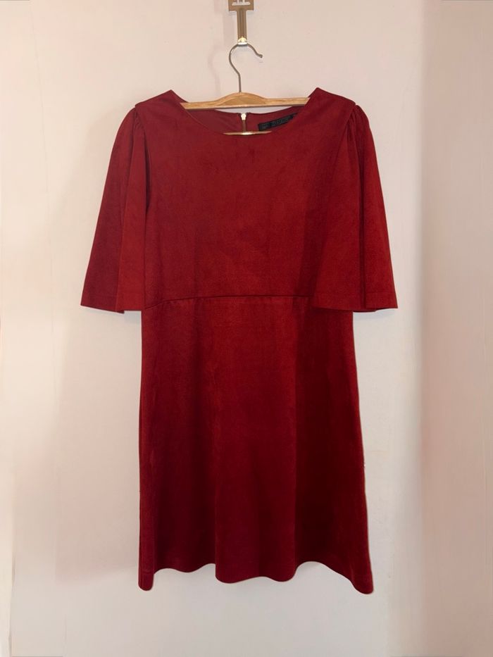 Robe Zara rouge brique – effet daim, manches 3/4 taille 38 en très bon état