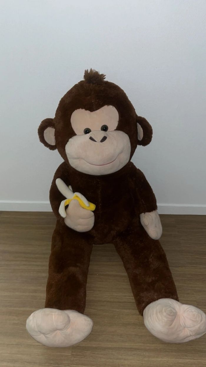 Grosse peluche singe