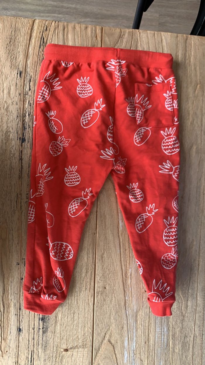 Jogging rouge motifs blancs - photo numéro 3