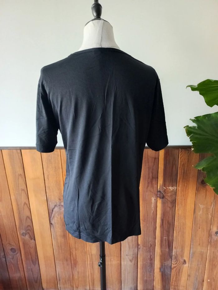 Tee-shirt noir - photo numéro 2