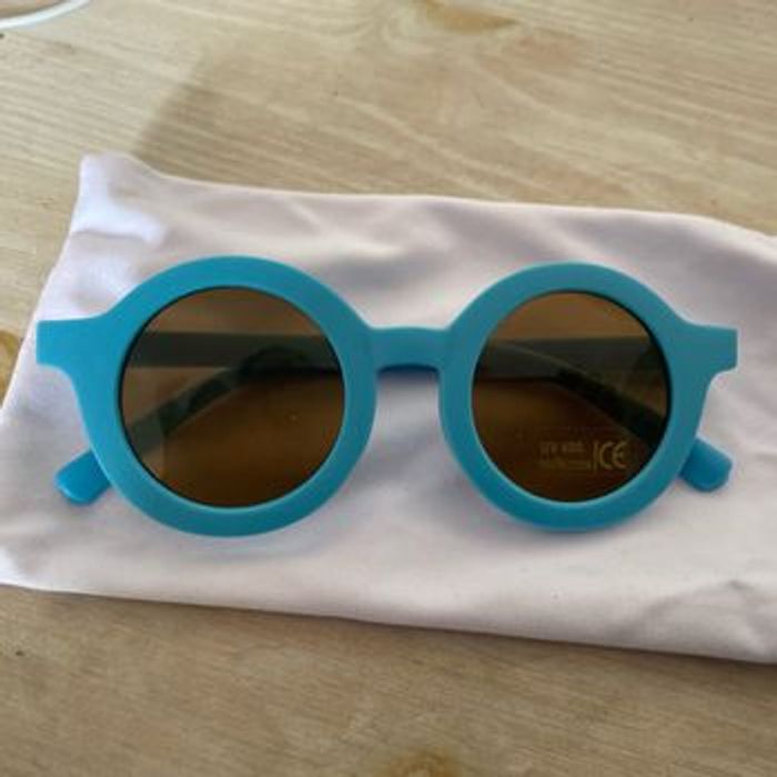 Lunette de soleil uv400 neuve dans l’étui