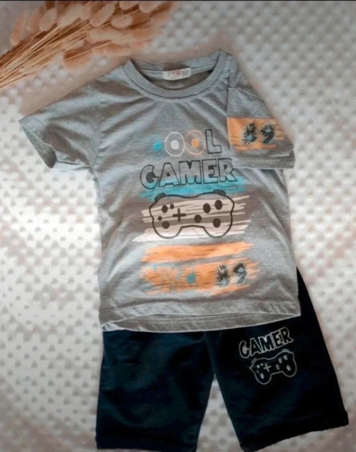 Ensemble garçon Pantacourt large et Tee-shirt 4/5 ans