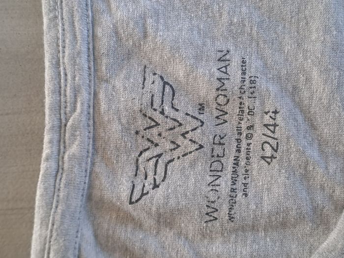 Chemise de nuit WonderWoman Taille 42/44 - photo numéro 5