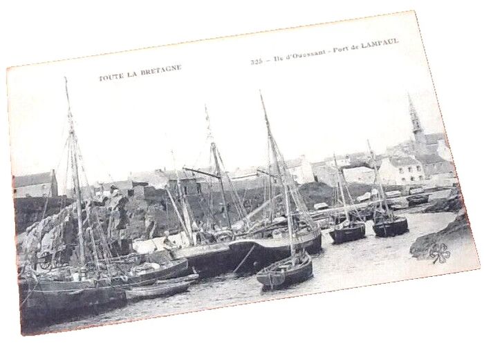 Carte postale ancienne Ile d' Ouessant (Finistère) Port de Lampaul