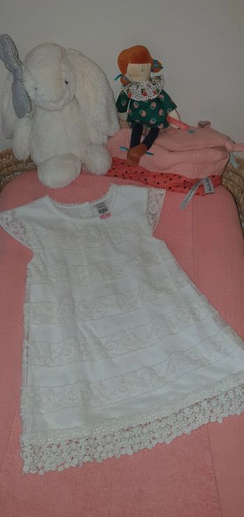 Robe Zara taille 12 / 18 mois en excellent état