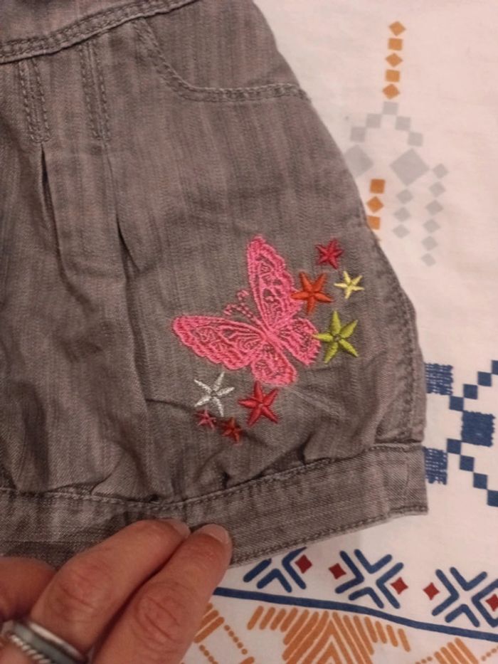 Jupe grise avec motifs multicolores 5 ans - photo numéro 3