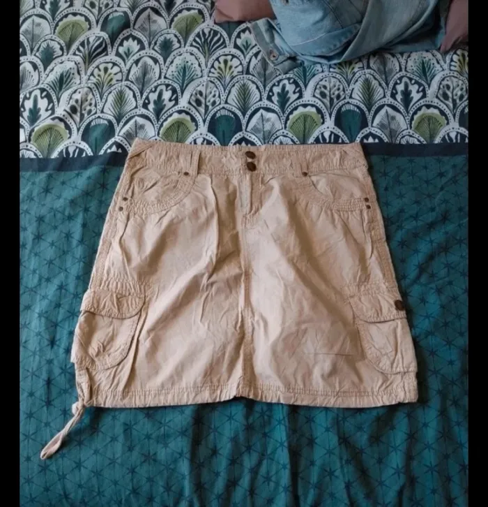 Jupe courte taille 42 neuve jamais portée