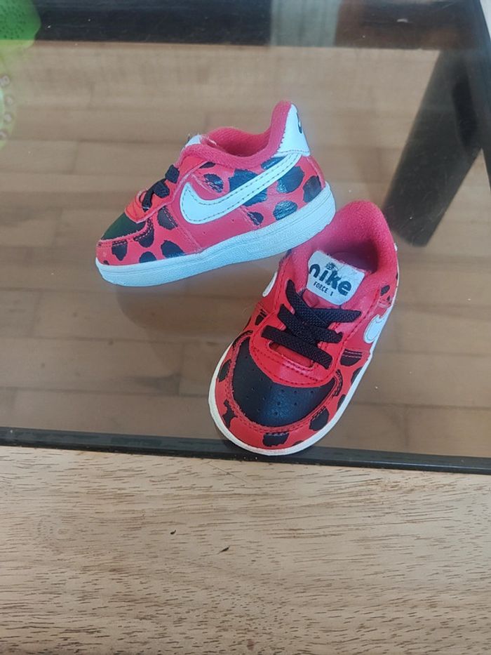 Baskets NIKE mixte p.19,5