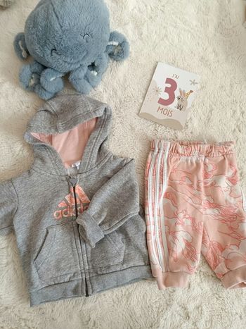 Ensemble jogging c'est adidas 3 mois