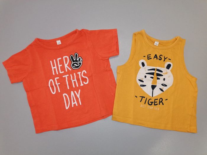 Tee-shirt (lot x2) carrefour, 23mois. etat neuf.