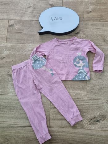 Pyjama 👧🏻 2 pièces 4ans