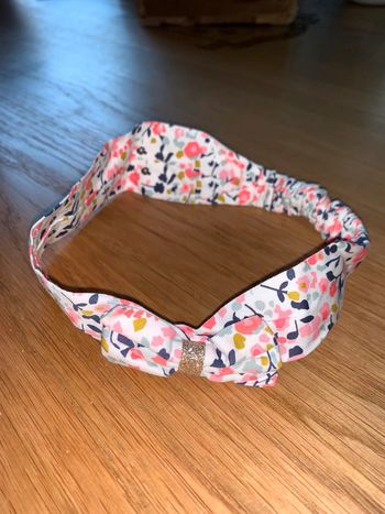 Bandeau tissu Tao tape à l’œil  Motif fleuri blanc bleu-Marine corail rose ocre turquoise  Noeud