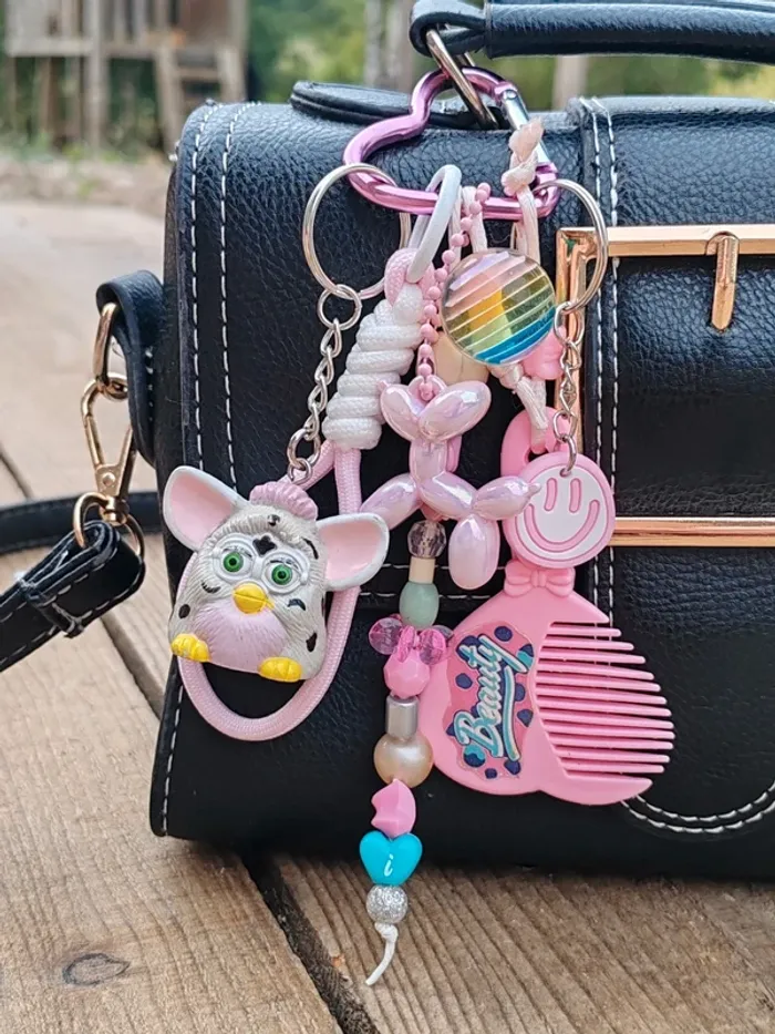 Bijou de sac gri-gri Furby rose et blanc