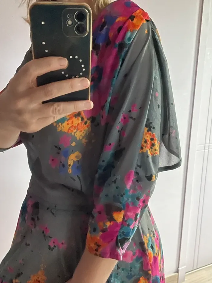 Jolie robe grise et fleurie 42 - photo numéro 5