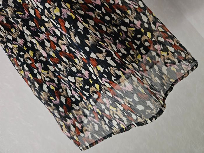 Robe transparente, manches longues. Avec une doublure opaque.
Promod.
Taille : 38. - photo numéro 2