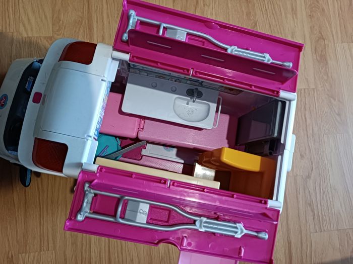 Ambulance Barbie - photo numéro 2