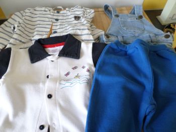 lot vêtements garçon 6 mois : ciré - ensemble short - salopette short et pantalon jogging