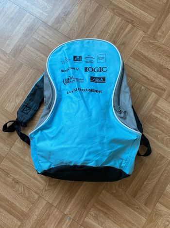 Sac à dos bleu et gris pour randonnée ou sport