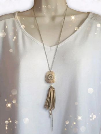 Collier sautoir pendentif nacre irisé strass pompon beige  🇨🇵 Fabrication Artisanale - 65 cm
