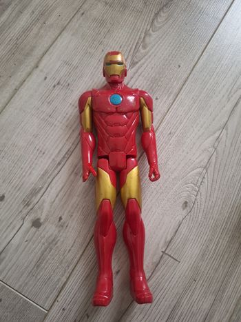 Figurine iron man