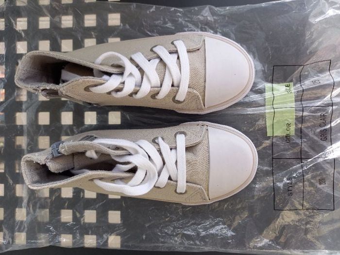 Chaussures montantes en toile gris clair La Redoute pointure 25 neuved