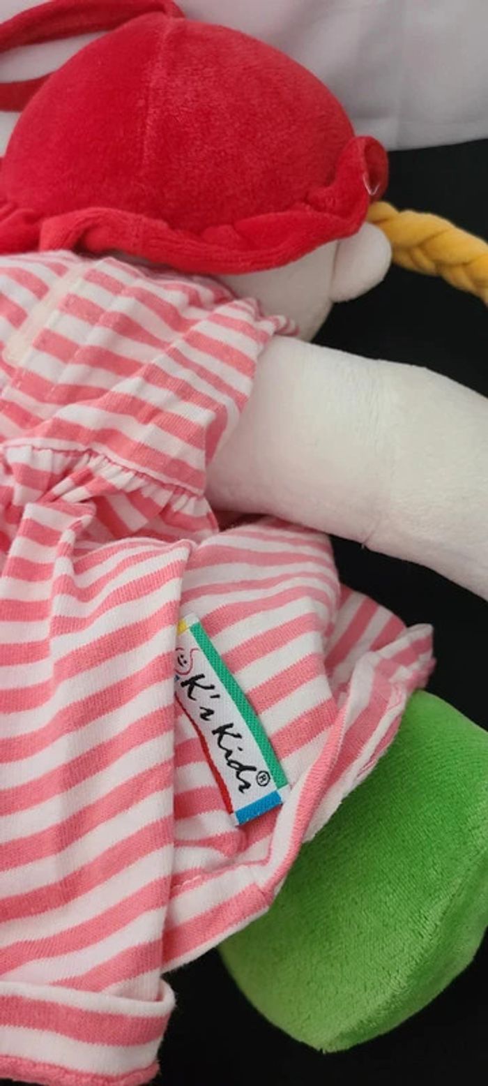 Poupee doudou Julia tresses jaunes chapeau rouge - photo numéro 4