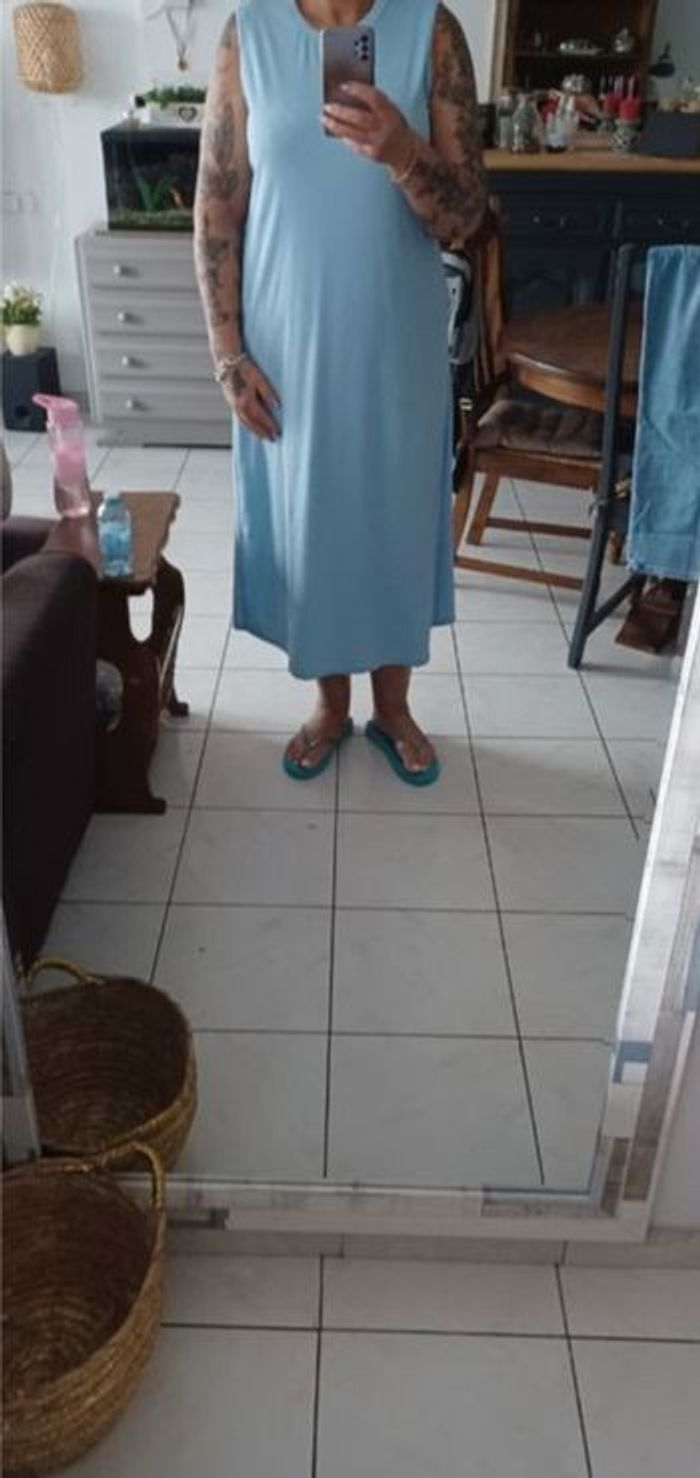 Très jolie robe longue femme T U - photo numéro 2