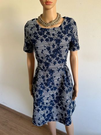 Robe bleue et blanche à manches courtes Naf Naf taille 36 TBE
