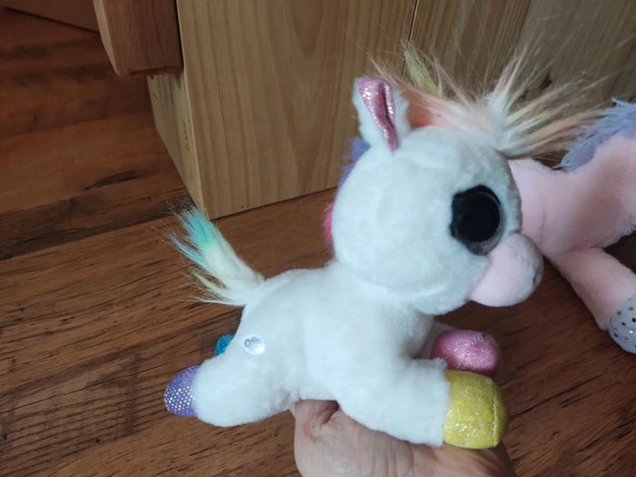 🦄Lot de 2 peluches licorne aux yeux brillants 🦄 - photo numéro 4
