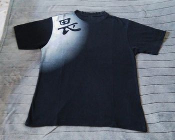 T-shirt noir et blanc