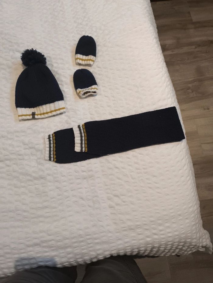 Lot chapeau, gants écharpe pour bébé - photo numéro 4