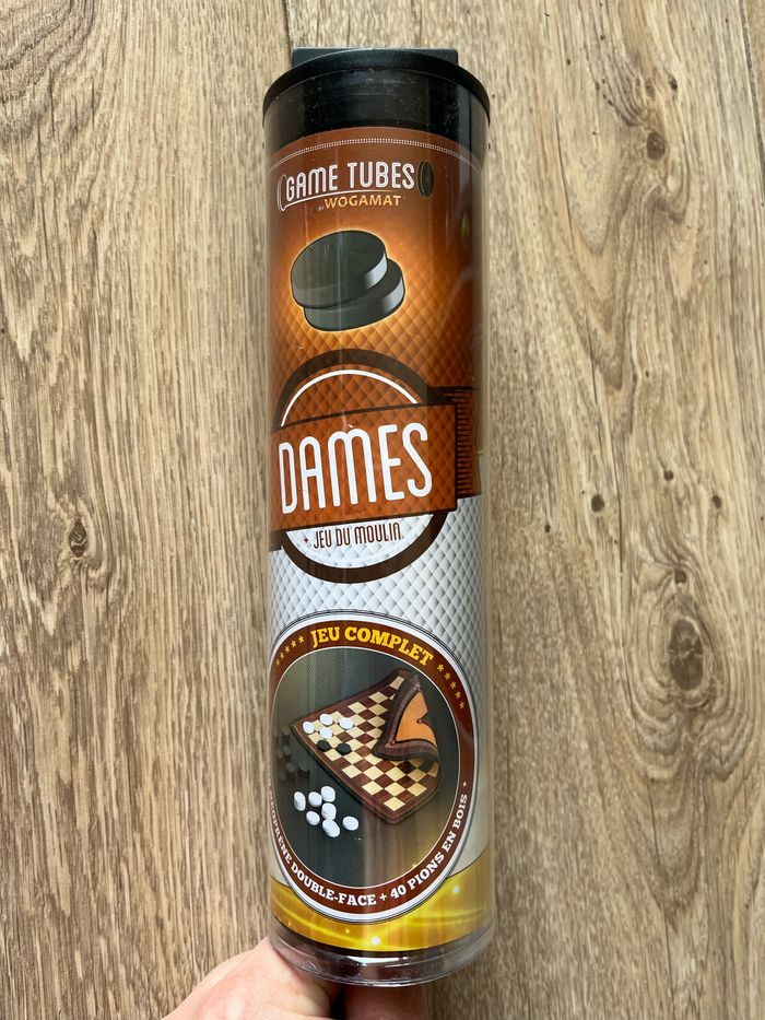 Jeu de dame neuf