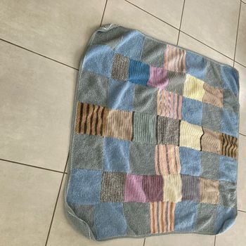 Couverture 115x115 cm tricotée main chaude