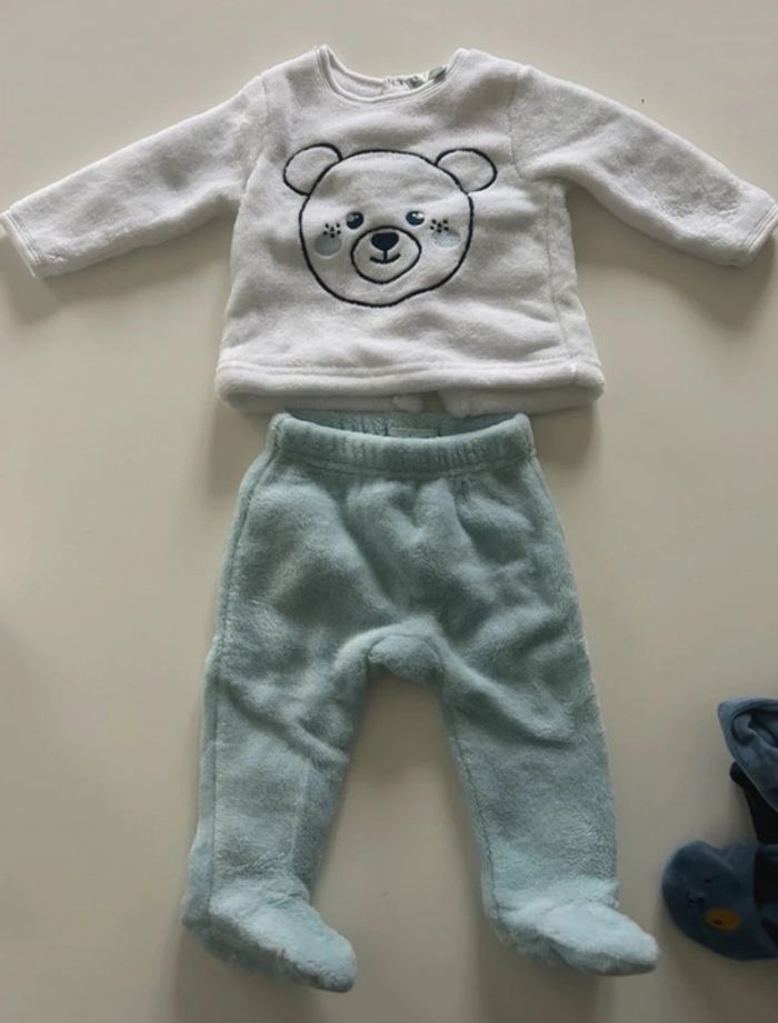 Lot 9 pyjamas hiver 6 mois - photo numéro 4