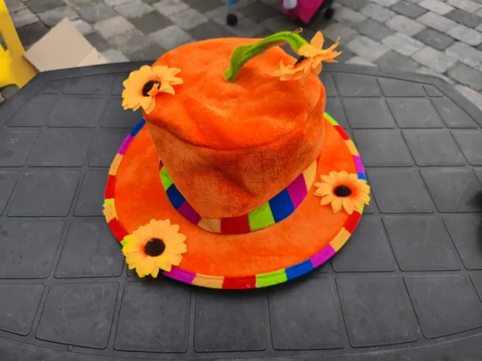Chapeau orange fleurs halloween