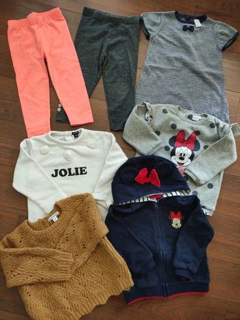 Lot vêtements fille taille 23 et 24 mois.