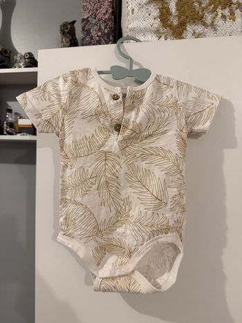 Body bébé manches courtes motif feuilles beige 