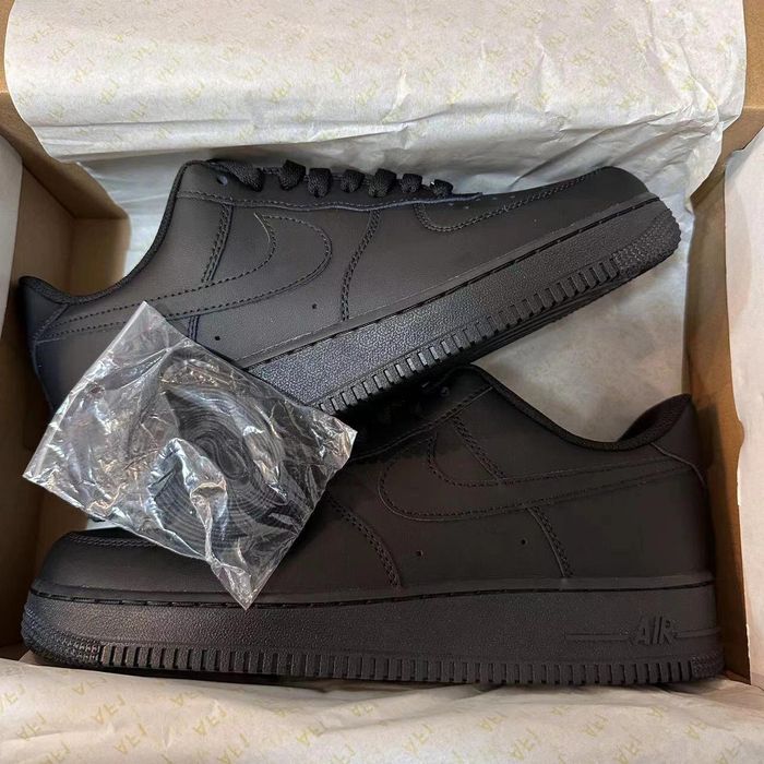 Nike Air Force 1 triple black taille:37.5 - photo numéro 7