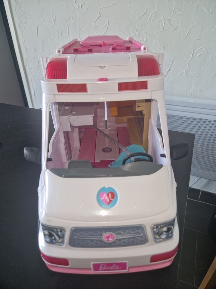 Ambulance barbie - photo numéro 2