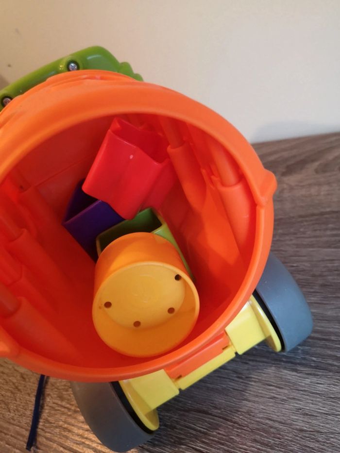 Jeu Camion son et lumière à tirer à formes Fisher Price - photo numéro 4