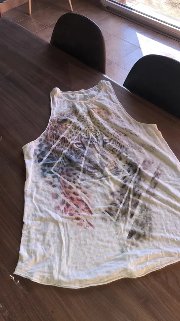 Tee shirt Bershka sans manche - photo numéro 4