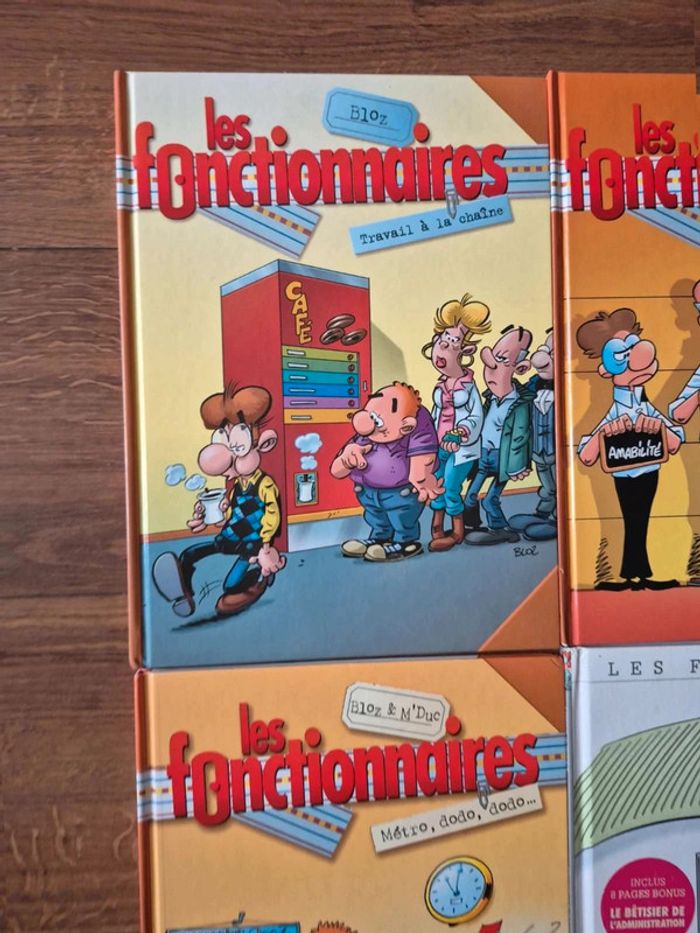 Lot de 4 bandes dessinées Les fonctionnaires - photo numéro 2