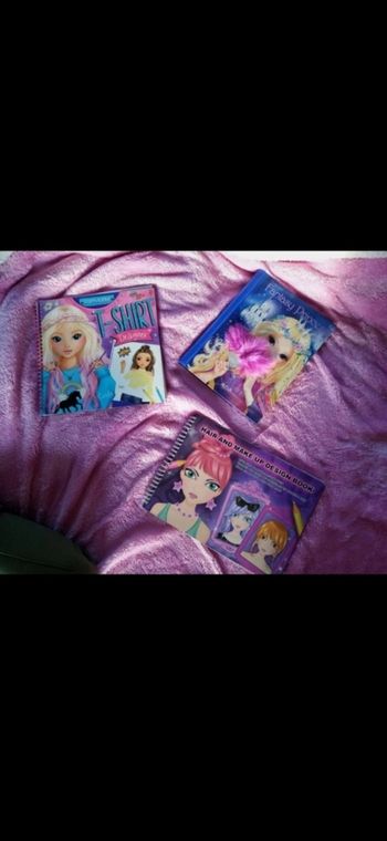Lot de 3 livres avec stickers