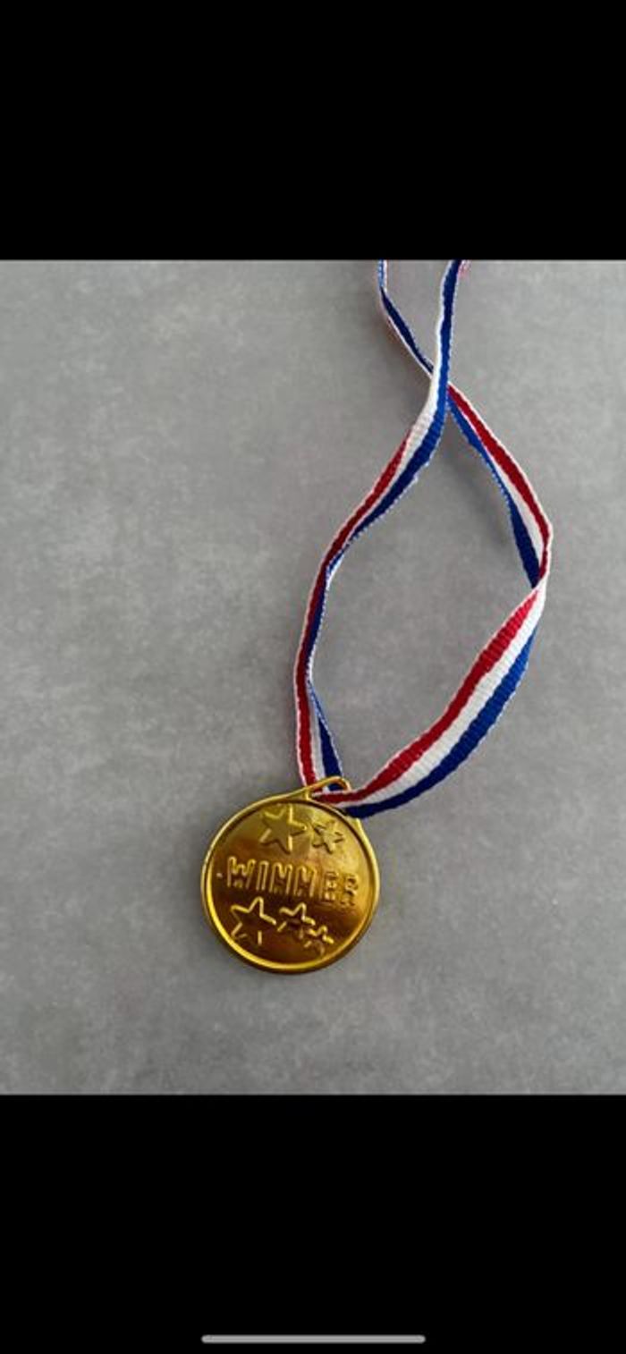 Collier médaille Winner le meilleur - photo numéro 3