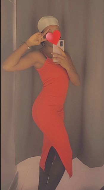 Robe rouge mi longue moulante avec fente
