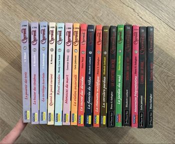 Lot 17 livres Charmed
