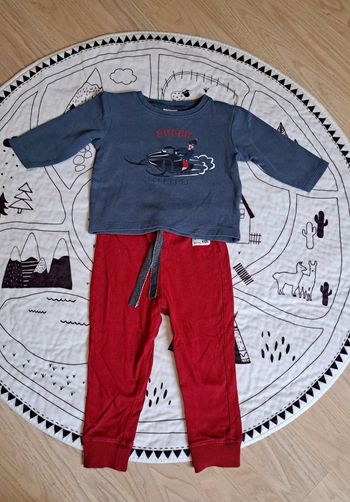 Très joli pyjama 2 pièces tape à l'oeil  2 ans